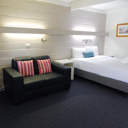 Mayfair Motel West Wyalong Ngoại thất bức ảnh