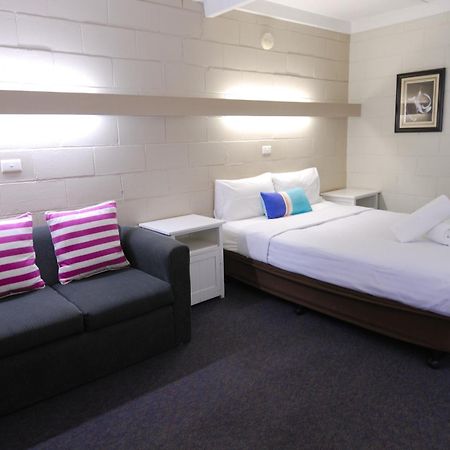 Mayfair Motel West Wyalong Ngoại thất bức ảnh