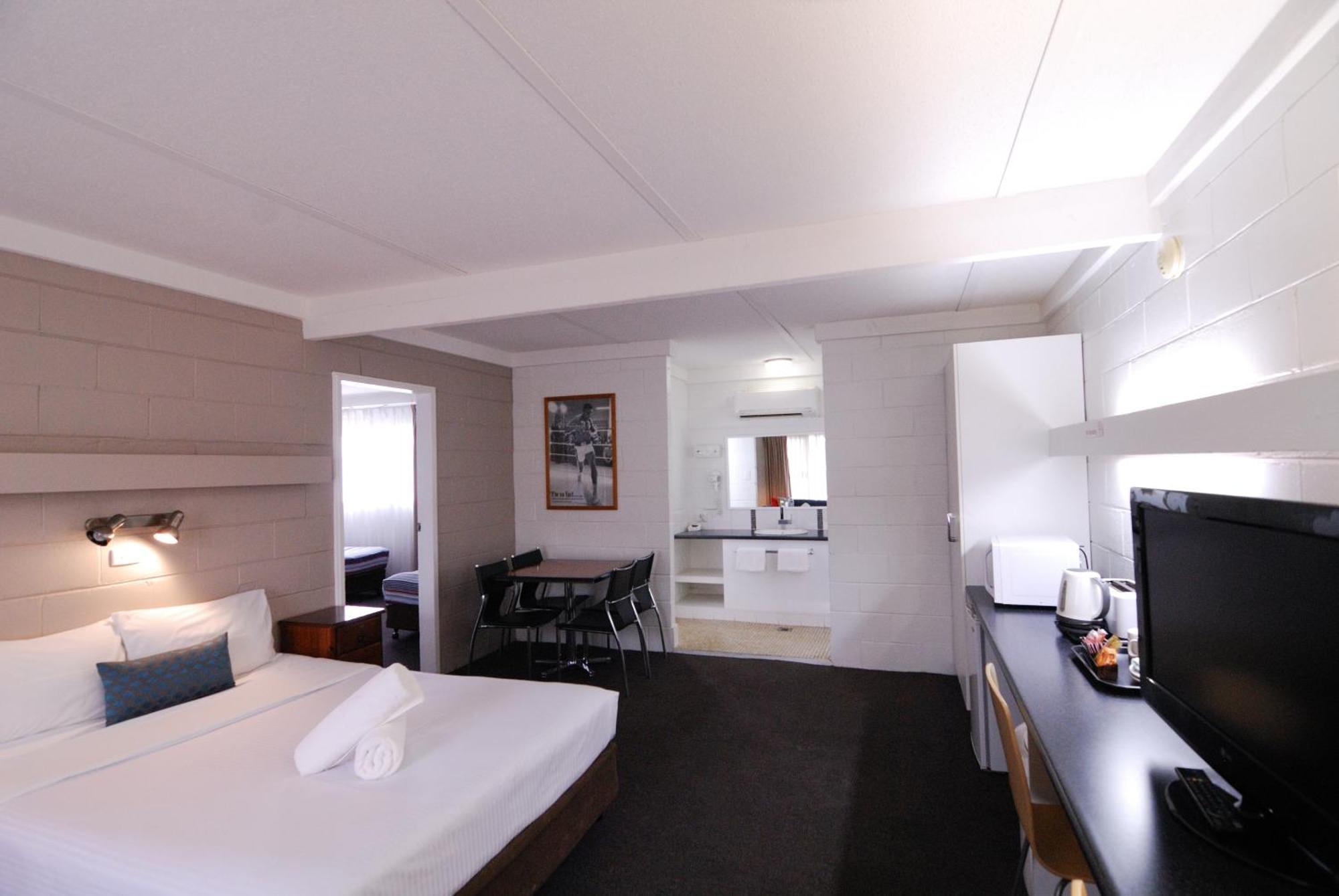 Mayfair Motel West Wyalong Ngoại thất bức ảnh