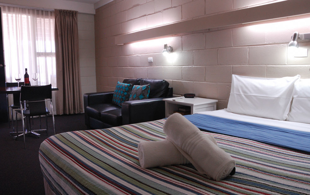 Mayfair Motel West Wyalong Ngoại thất bức ảnh