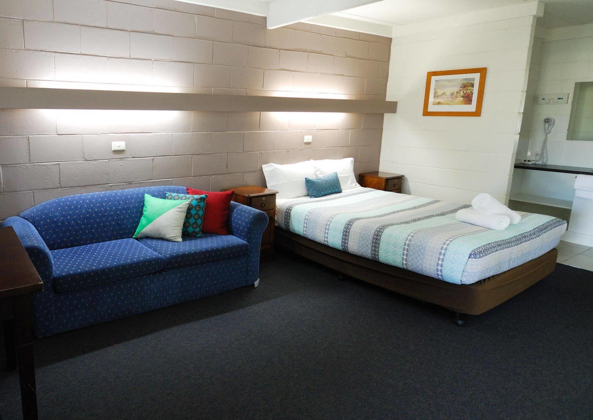 Mayfair Motel West Wyalong Ngoại thất bức ảnh