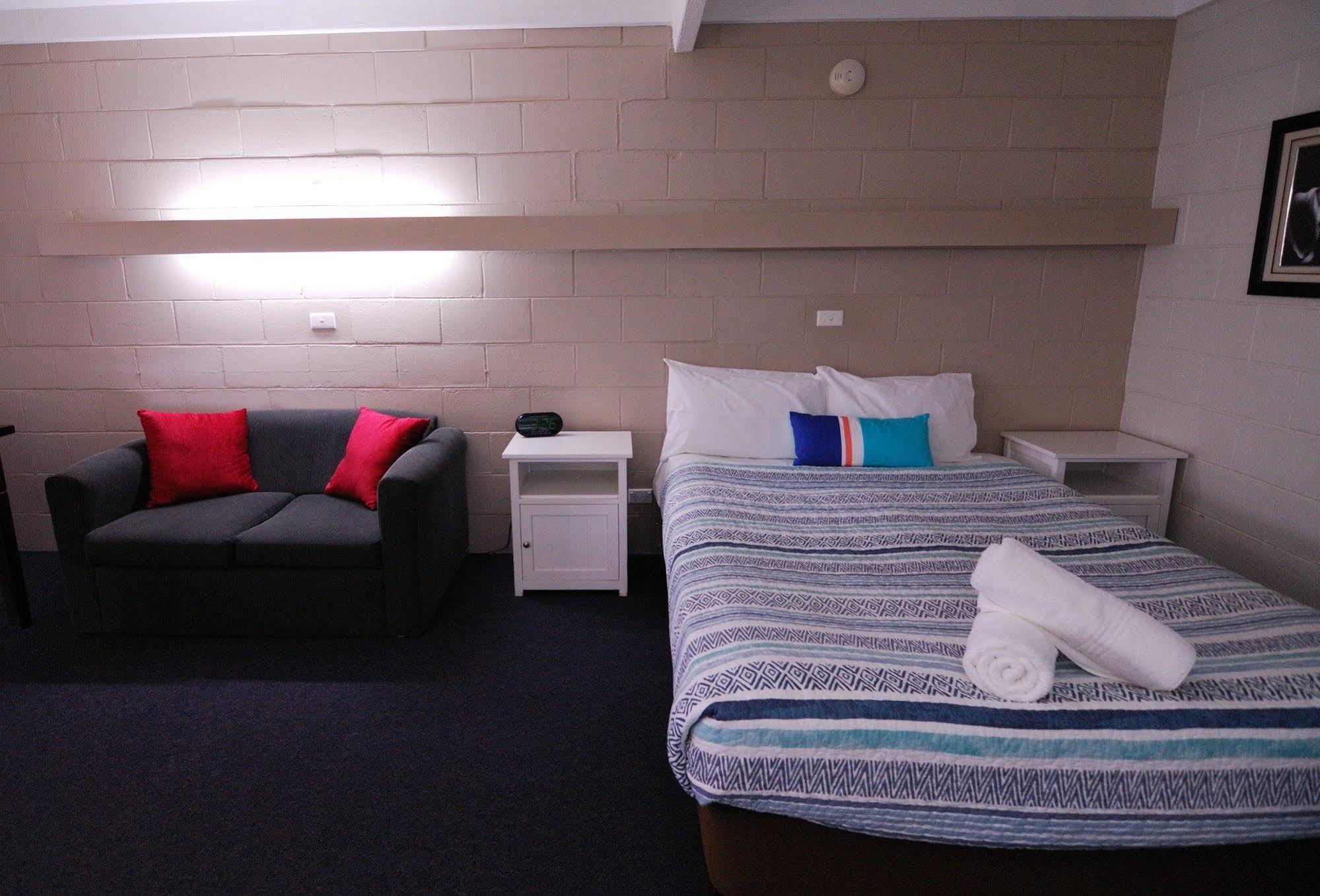 Mayfair Motel West Wyalong Ngoại thất bức ảnh