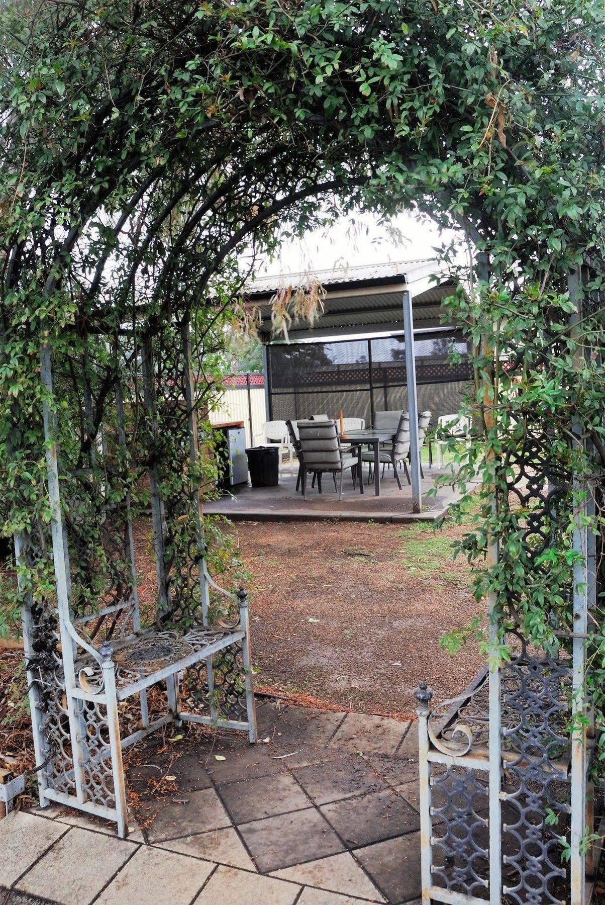 Mayfair Motel West Wyalong Ngoại thất bức ảnh
